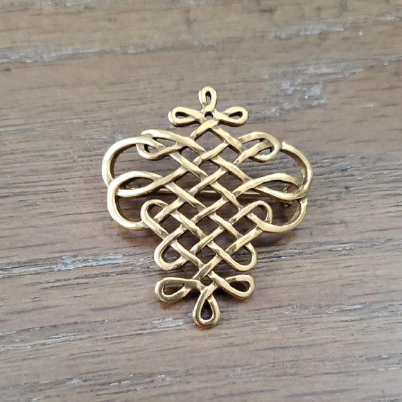 Elegant Gold Tone Knot Pendant marked MFA - Picture 1 of 3